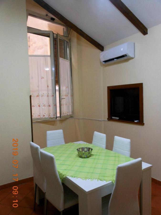 Home In Love: Vicoletto Dei Presepi Napels Buitenkant foto