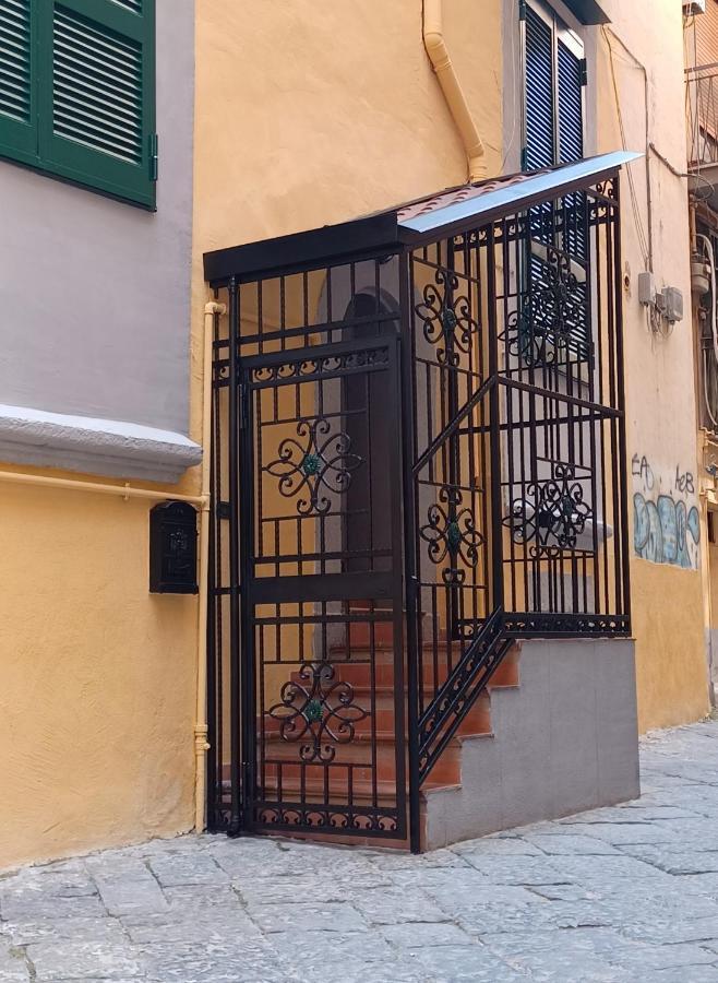 Home In Love: Vicoletto Dei Presepi Napels Buitenkant foto